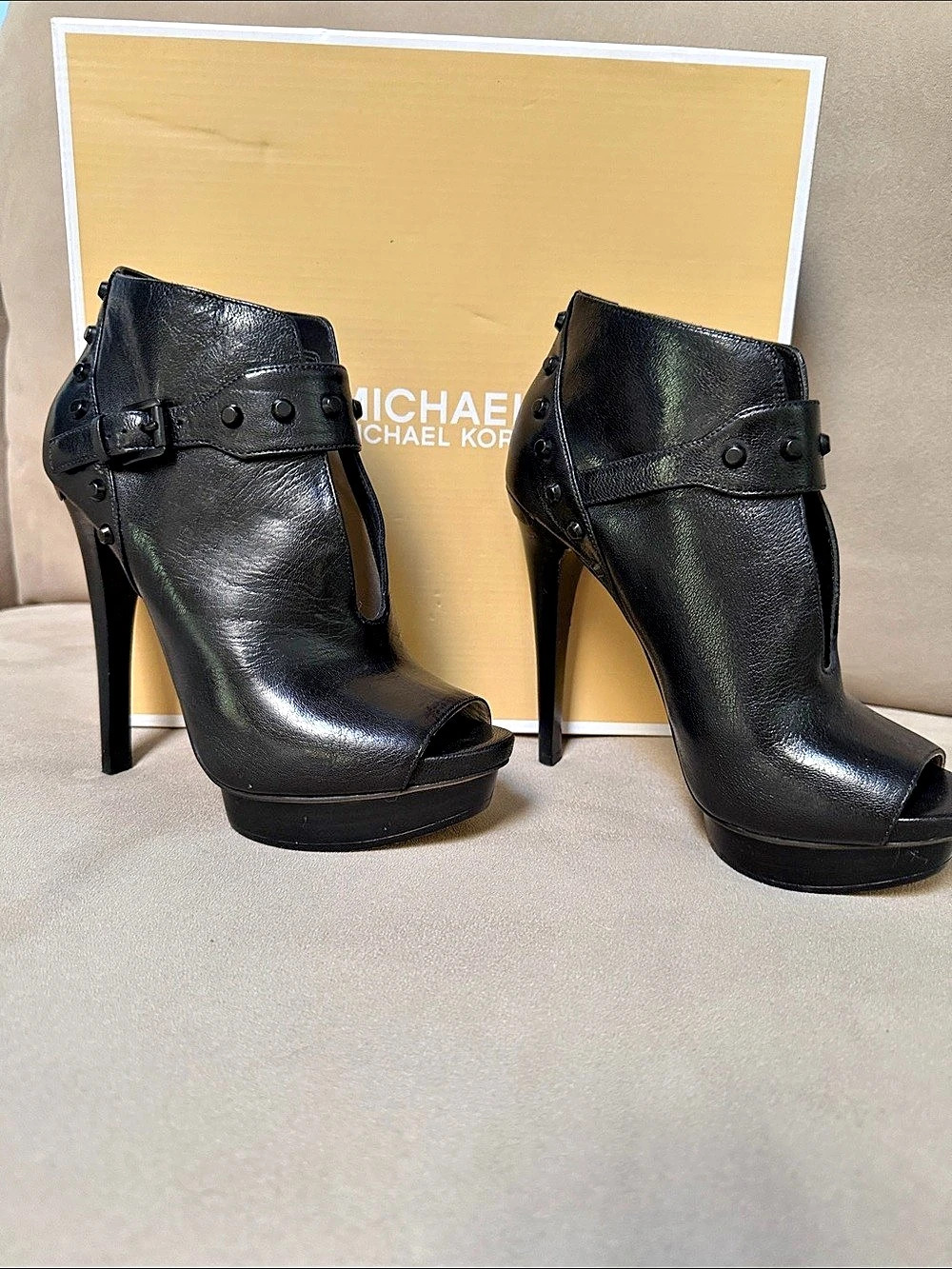 Michael Kors AILEE Black Leather Peep-Toe Heeled Booties Size 7 NWT